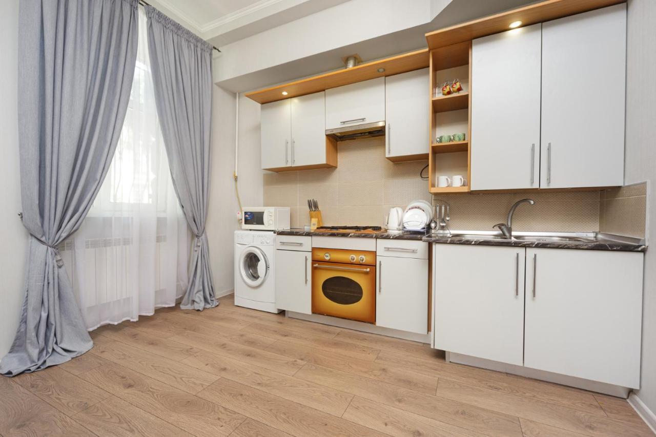 Apartment Zhukovskogo 17 Odessa Exteriör bild