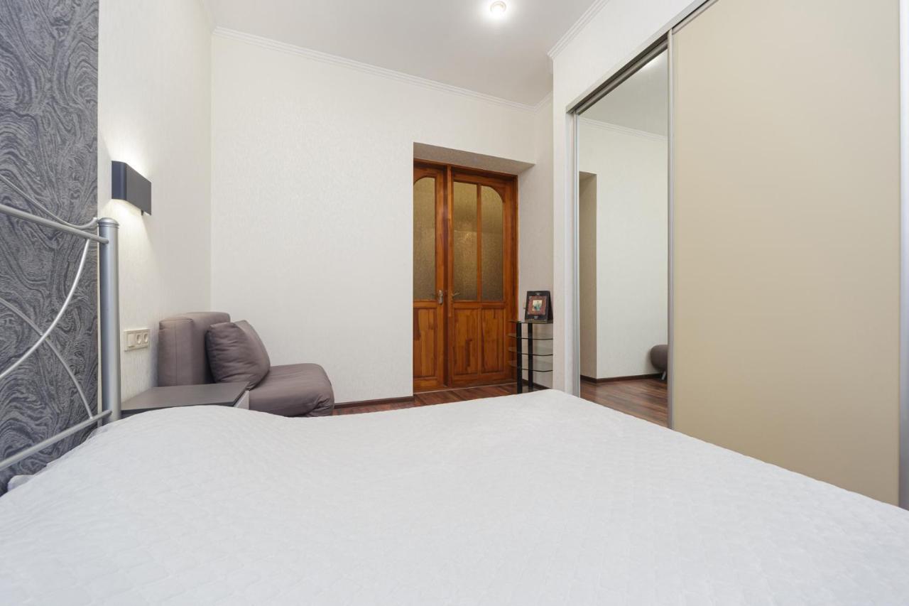 Apartment Zhukovskogo 17 Odessa Exteriör bild