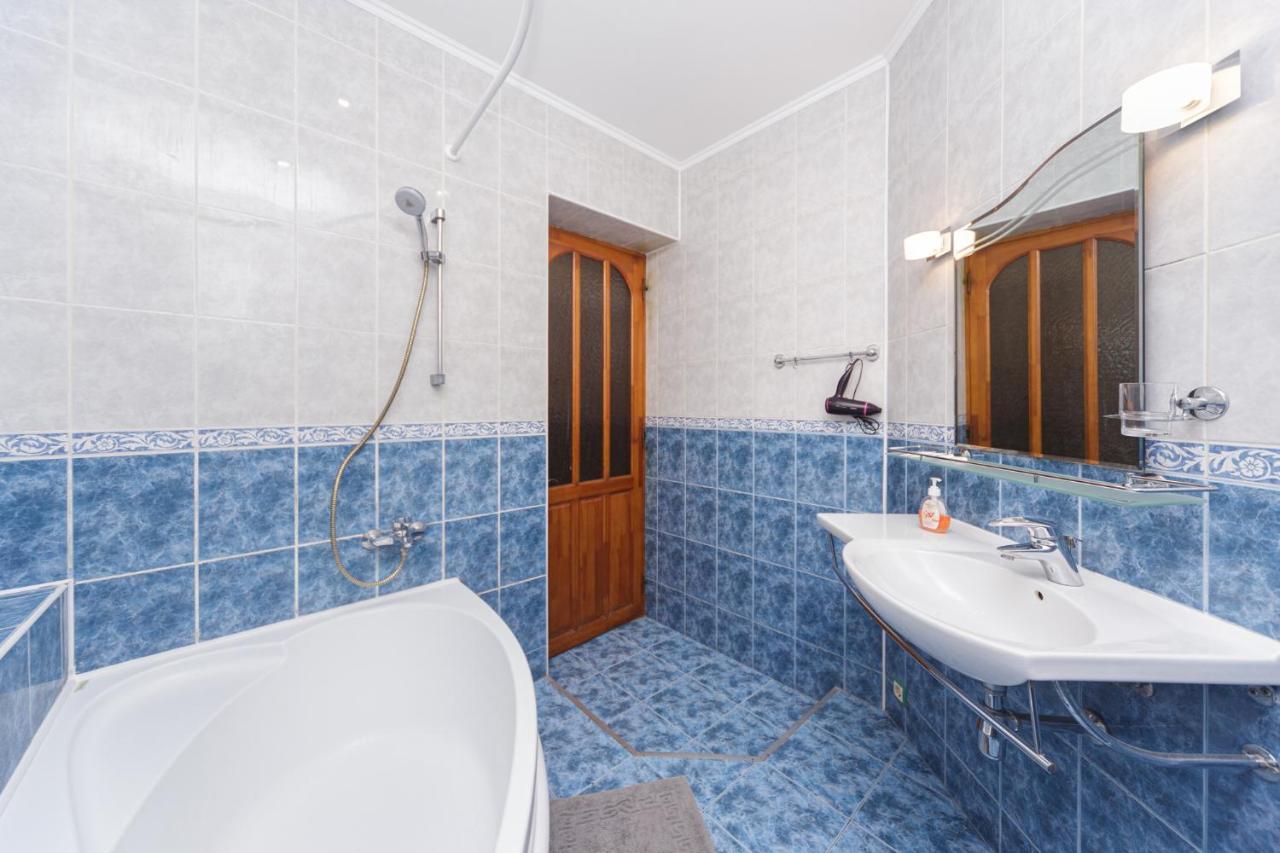 Apartment Zhukovskogo 17 Odessa Exteriör bild