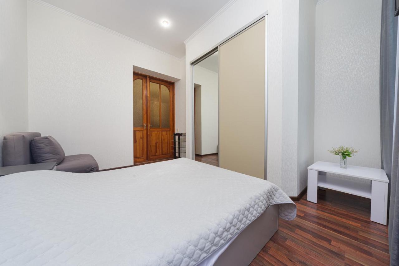Apartment Zhukovskogo 17 Odessa Exteriör bild