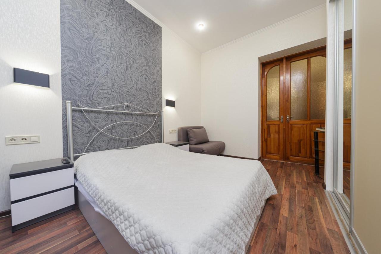 Apartment Zhukovskogo 17 Odessa Exteriör bild