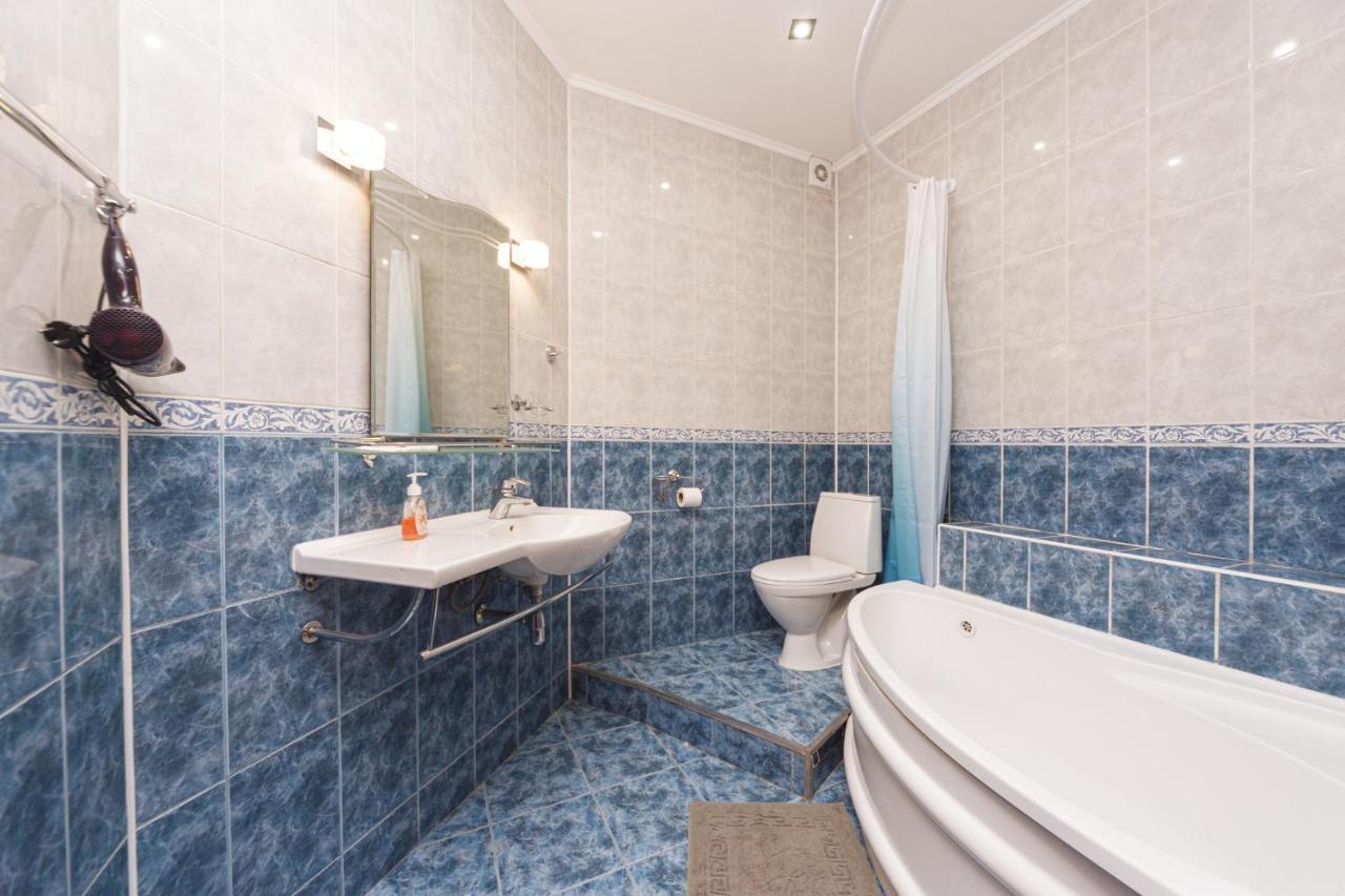Apartment Zhukovskogo 17 Odessa Exteriör bild